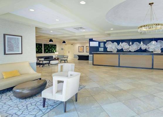 Radisson Hotel Freehold 1