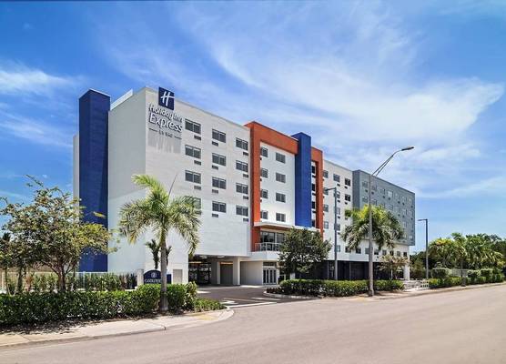 Holiday Inn Express & Suites Miami Intl Airport - 36th St by IHG 1