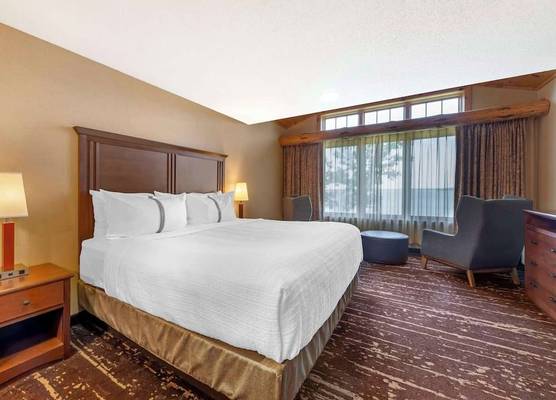 Best Western Premier The Lodge on Lake Detroit 1