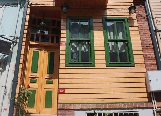 3 Floor History Mansion 1