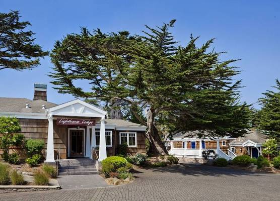 Lighthouse Lodge & Cottages 1