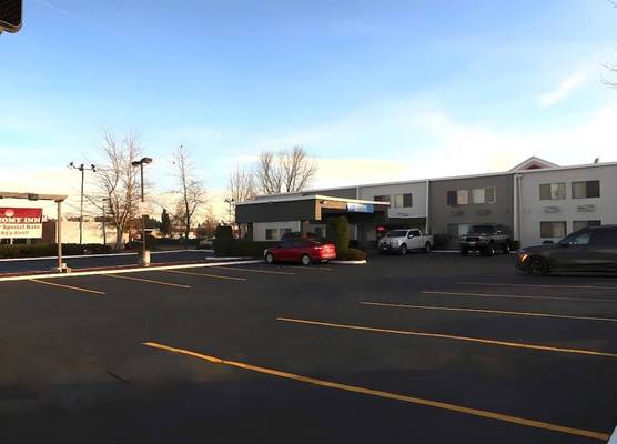 Economy Inn Auburn 1