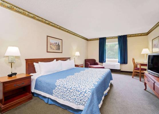 Magnason Hotel West Liberty 1