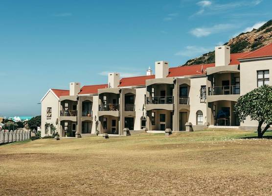 2-Bedroom Apartment within 1km of The Point Beach 1