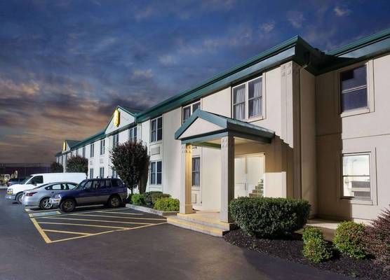Super 8 by Wyndham Harrisburg Hershey West 1