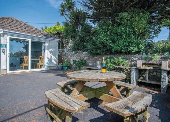Lundy Lodge – 1 Bedroom Annex – Rhossili 1
