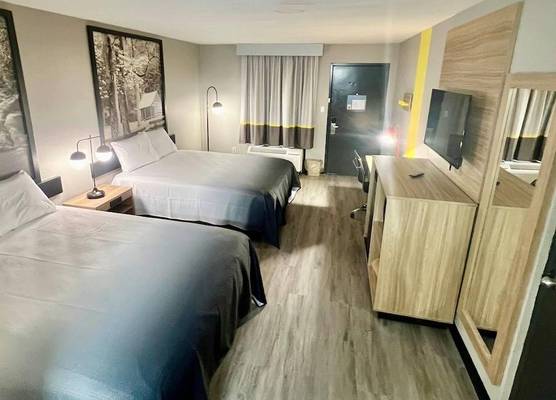 Super 8 by Wyndham Manchester TN 1