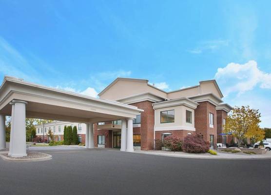 Holiday Inn Express & Suites ROCHESTER-VICTOR by IHG 1