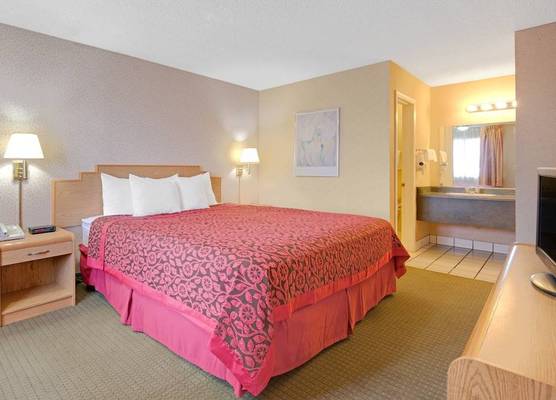 Tree Inn & Suites Albuquerque 1