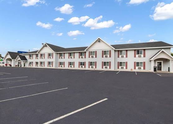 Baymont by Wyndham Marinette 1