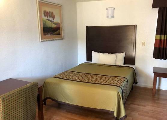 Americas Best Value Inn Visalia 1