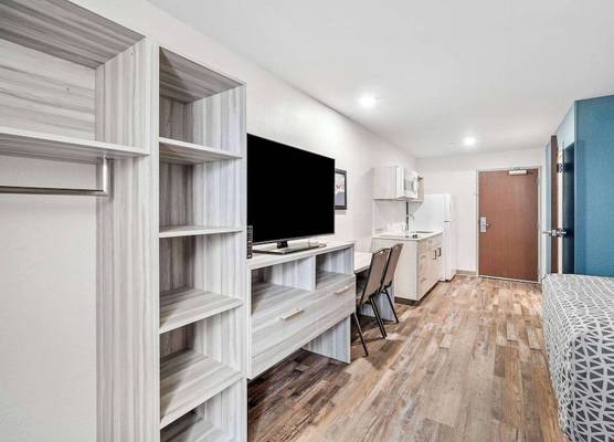 WoodSpring Suites Fort Myers - Cape Coral 1