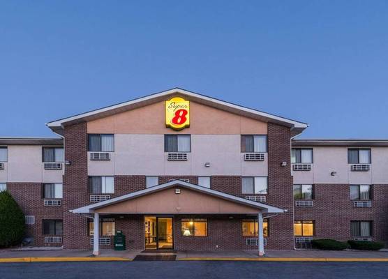 Super 8 by Wyndham Front Royal Near Shenandoah National Park 1