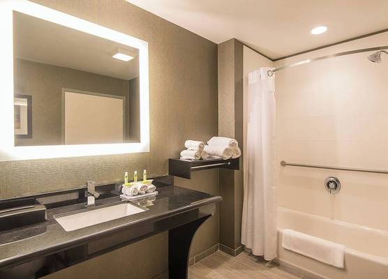 Holiday Inn Express & Suites NORWOOD-BOSTON AREA by IHG 1