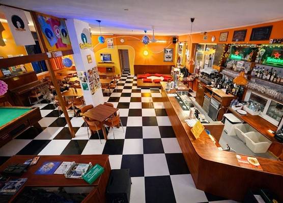 Sunflower Beach Backpacker Hostel & Bar 1