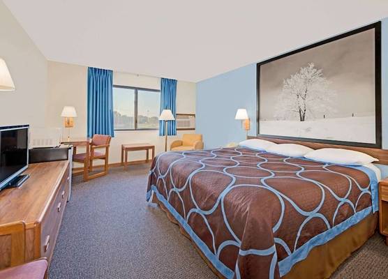 Super 8 by Wyndham Centerville 1