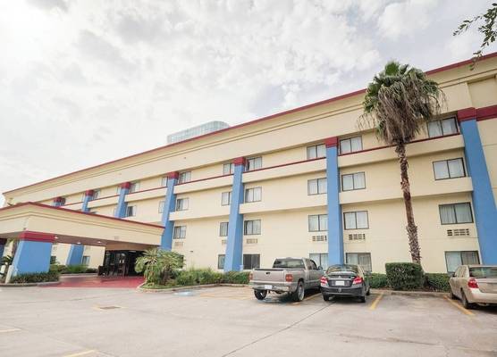 OYO Townhouse Houston Airport North 1