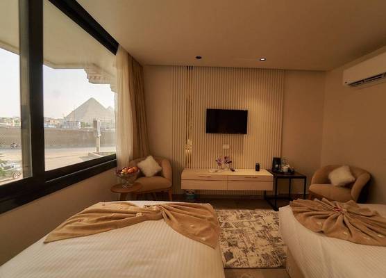 Gold's Pyramids Hotel 1