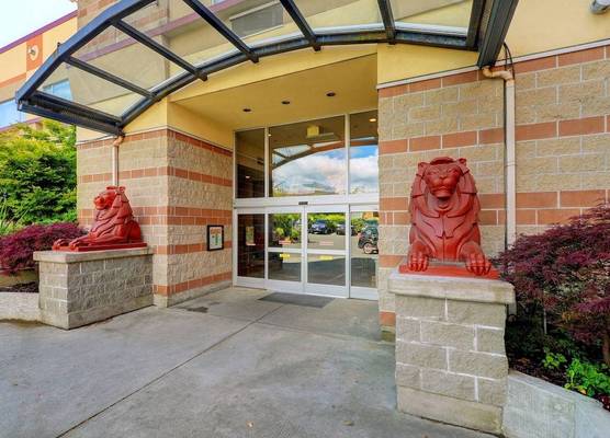 Red Lion Inn and Suites Victoria 1