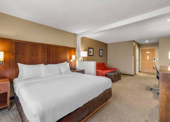 Comfort Suites Airport 1