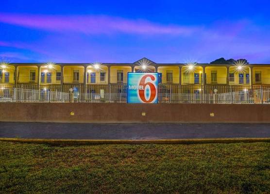 Motel 6 Americus, GA 1