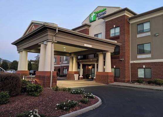 Holiday Inn Express & Suites CLAYPOOL HILL (RICHLANDS AREA) by IHG 1