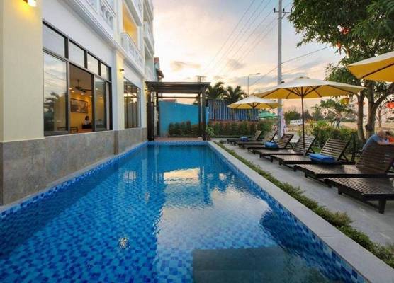 Hotel Front Beach 1