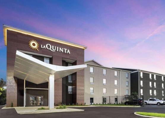 La Quinta Inn & Suites by Wyndham Memphis I-240 1