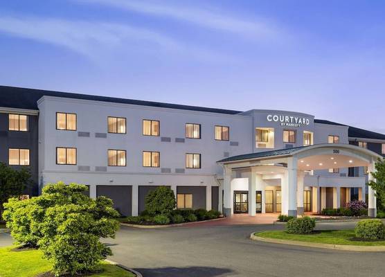 Courtyard by Marriott Kingston 1