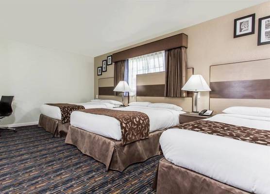 Howard Johnson by Wyndham Berkeley 1