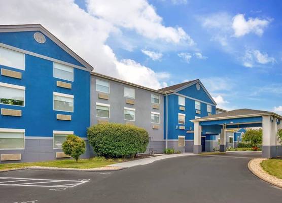 Comfort Inn & Suites Butler 1