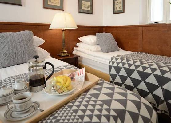 Crystal Suites Old Town 1