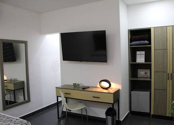 Hotel Merlott Lleras 1