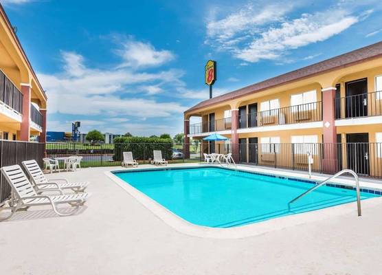 Super 8 by Wyndham Midwest City OK 1