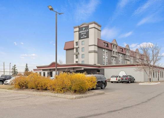 Emerald Hotel & Suites Calgary Airport 1