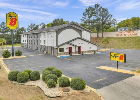 Super 8 by Wyndham Warner Robins 1