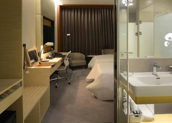 Golden Tulip Glory Fine Hotel 1