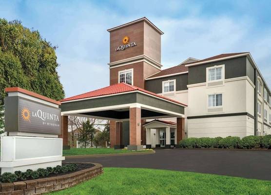 La Quinta by Wyndham Latham Albany Airport 1