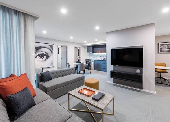 Deco Hotel Canberra 1