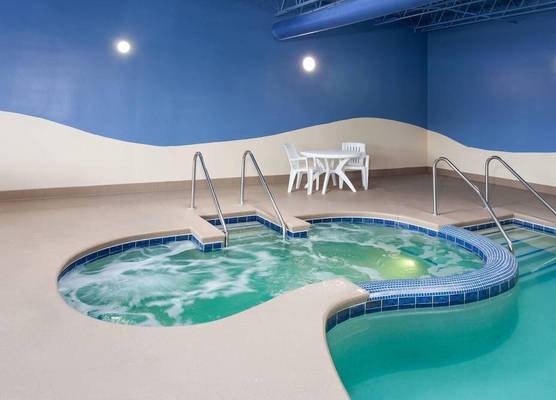 Wingate by Wyndham Sheboygan 1