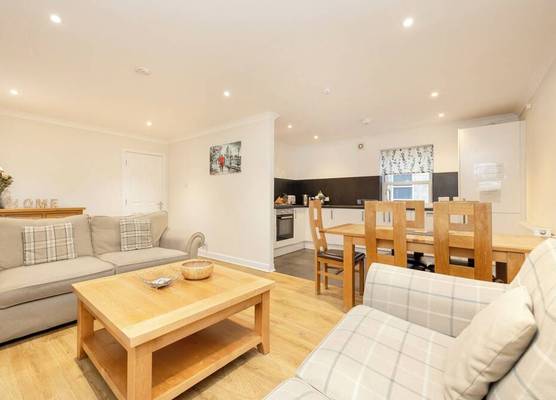 JOIVY Gorgeous Flat Near Edinburgh Castle W/ Parking 1