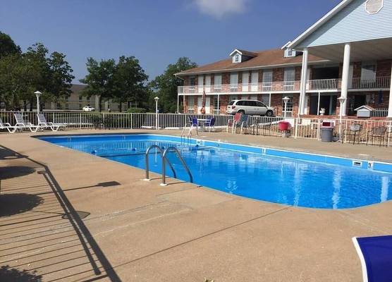 Twelve Oaks Inn 1
