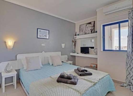1-Bed - Sleeps 4 - Free Parking 1