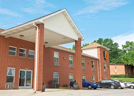 Super 8 by Wyndham St. Louis Airport 1