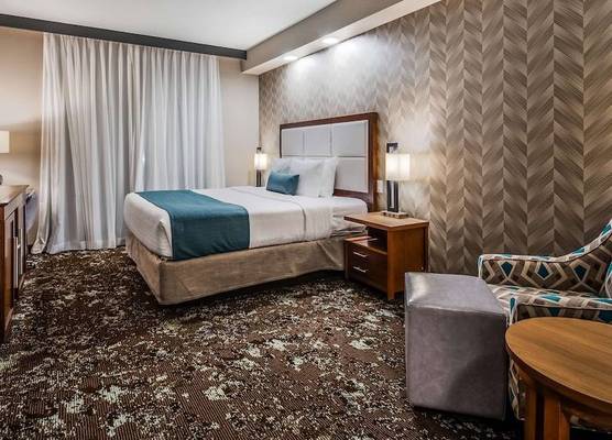 Best Western Premier Des Moines-Ankeny Hotel 1
