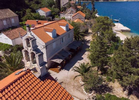 Vrnik Arts Club 1