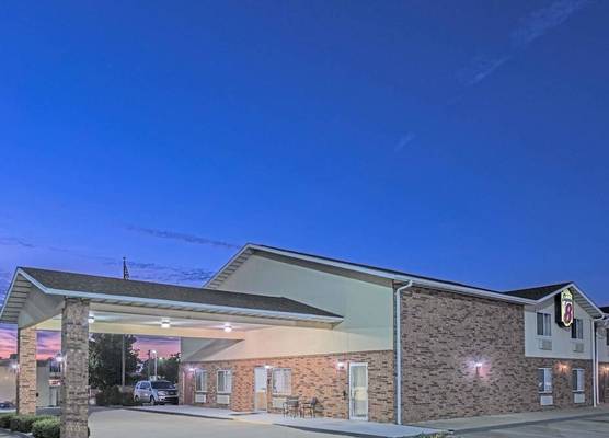 Super 8 by Wyndham Potosi 1
