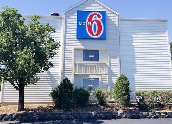 Motel 6-Maryland Heights, MO 1