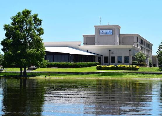 BridgePointe Hotel & Marina 1
