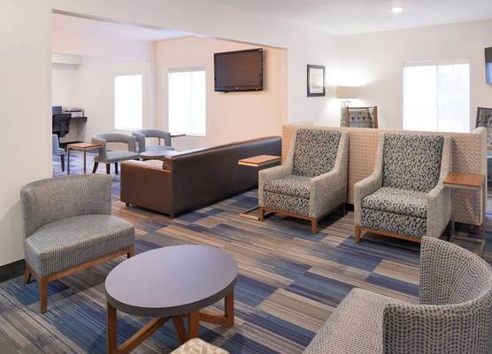 Holiday Inn Express & Suites SIOUX FALLS AT EMPIRE MALL by IHG 1